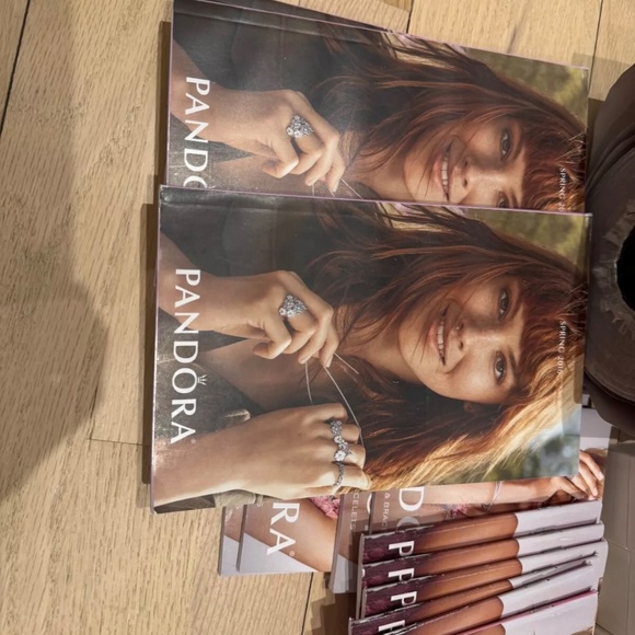 Pandora Packaging, Jewelry Catalogs, Gift Boxes, Pillows - Picture 3 of 3